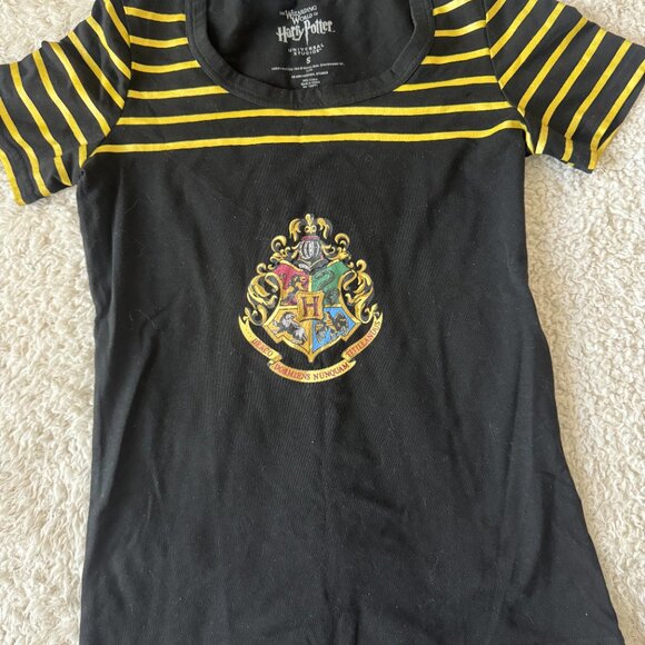 Harry Potter Hogwarts T Shirt - Picture 1 of 3